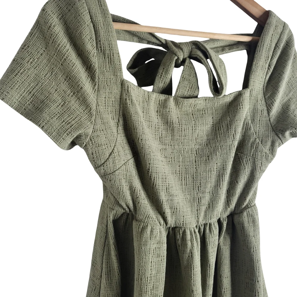 Green Short Sleeve Dress with Bow Back - Picture 3 of 8
